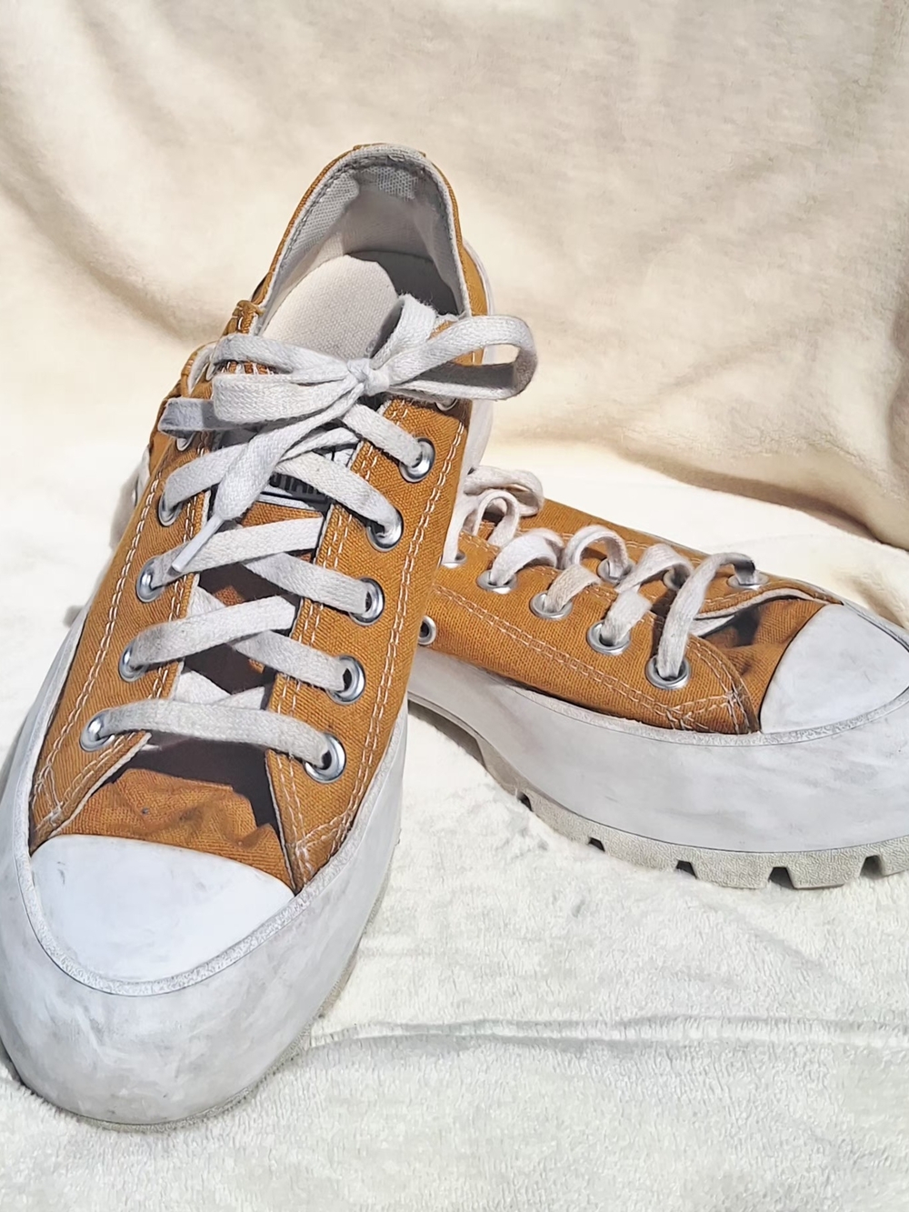 Converse Women Low Top Sneakers in Mustard Yellow and White Size 7 - Picture 8 of 11